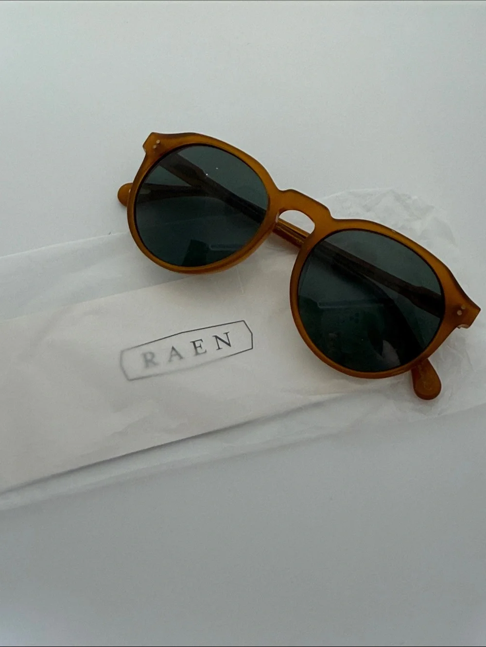 RAEN Remmy 52 Sunglasses - Honey / Green Polarized (100U161REM)